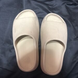 Yeezy Men's Cream Slide Sandals